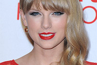 Taylor-swift-parisian-chic-makeup-side